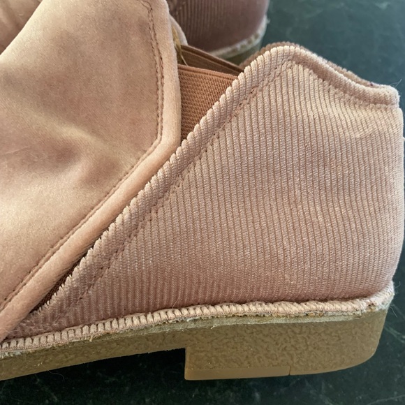 Bob's Velvet and Corduroy ankle boots. Size 8.5 - Picture 3 of 10